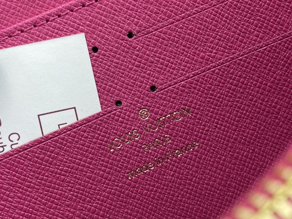 LVコピーウォレット着用イメージ